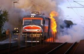 Locomotiva unui tren cu 300 de călători, în flăcări. Incendiu izbucnit la un kilometru de Gara Sihlea din Vrancea