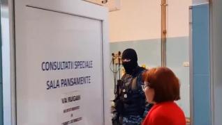 Un pușcăriaș din Penitenciarul Botoșani și-a secționat organul genital. Dus la Urgențe, a sărit să omoare medicii (Video)