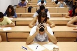 Un profesor şi un elev din Tulcea vor fi judecaţi pentru dare de mită, la Bacalaureat