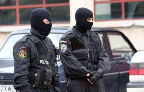 Un profesor din Iași, dornic de un masaj erotic, a dat peste eleva lui, o minoră de 15 ani