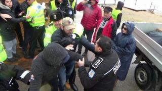 Un polițist în uniformă a fost bătut pe faleza din Mangalia. Un consilier local a sărit să-l ajute pe bătăuș