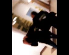 Bătaie la spital. Un agent de pază a lovit un vizitator la Câmpina, chiar pe holul unităţii medicale (video)