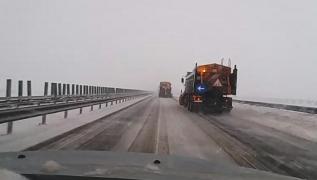 Situaţia traficului rutier, 23 martie. Autostrada Soarelui şi mai multe drumuri naţionale, închise din cauza zăpezii. Unde nu se circulă - lista actualizată