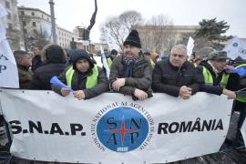 Protest în Bucureşti al poliţiştilor şi angajaţilor din penitenciare. Cererile protestatarilor