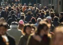 Prime Paşte 2018. Fiecare angajat va lua primă de Paşte câte 1.100 de lei, bani pentru combustibil şi aproape 20% în plus la salariu