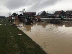 Cod galben de inundaţii în 11 judeţe, până miercuri seara. Harta râurilor care se revarsă