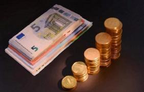 Curs valutar 26 martie 2018. Euro scade sub nivelul de 4,66 lei