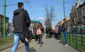 Un fenomen incredibil ia amploare în Arad, în tramvaie şi autobuze, în semn de revoltă faţă de autorităţi. "Nu mai poate fi oprit!"