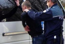 Pentru că n-a vrut să-i mai dea bani, un tânăr din Alba şi-a bătut crunt mama sub ochii tatălui