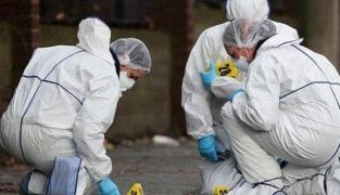 Triplă crimă la Braşov. Un bărbat şi-a omorât soţia şi cei doi copii, apoi s-a predat, plin de sânge, la Poliţie