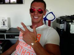 Fiul unei cântăreț celebru din Italia, trimis în judecată pentru că şi-a bătut menajera româncă. Femeia nu i-ar fi făcut clătite în miez de noapte