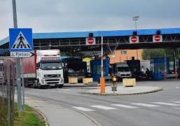 Un şofer român de TIR a fost arestat în Croaţia. În camion avea un imens compartiment secret