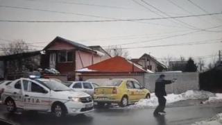 Scene incredibile în Satu Mare! Doi poliţişti au vrut să aplaneze un conflict şi au sfârşit bătuţi crunt şi ameninţaţi cu sabia