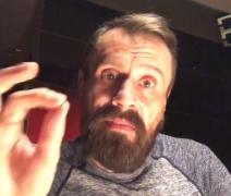 "Suveranul" milionar din Braşov, "născut viu", loveşte din nou! "Aş prefera să am mai multe share-uri ca să priceapă mai multă lume..." (Video)