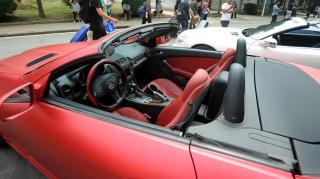 Grupare de români specializată în furturi din autoturisme de lux, destructurată în Franţa