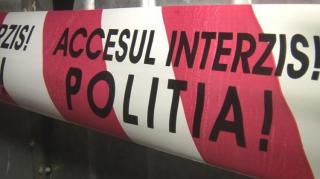 Descoperire macabră la marginea unui cartier din Reşiţa! Un tânăr a fost găsit spânzurat de un stâlp de electricitate