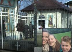 Durere fără margini în satul natal al Monicăi Buliga, acolo unde aceasta va fi îngropată, alături de copiii ei. Decizie neaşteptată a rudelor acestora