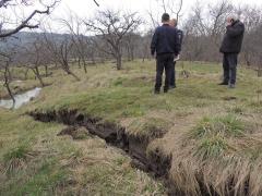 Autoritățile din Dâmbovița, îngrijorate de alunecarea de teren de la Văleni: 11 gospodări au fost deja afectate