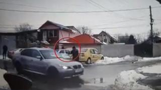 Împuşcături în Capitală, în cartierul Rahova! Un şofer de 27 de ani a încercat să calce un poliţist (Video)