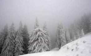 Intervenţie de urgenţă a salvamontiştilor în cazul a doi turişti care au urcat pe un traseu închis, în Bucegi