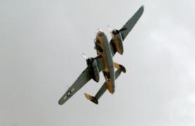 Avion prăbuşit pe o autostradă din centrul Franţei! Doi oameni au murit