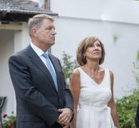 Preşedintele Iohannis şi soţia sa au mers la slujba de Înviere de la Biserica Romano-Catolică ”Sfânta Treime” din Sibiu