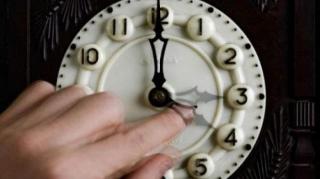 Un proiect de lege cu privire la renunţarea la trecerea la ora de vară, depus la Senat