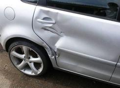 Ţi-ai găsit maşina lovită în parcare? Iată cum trebuie să procedezi dacă şoferul vinovat nu a fost prins