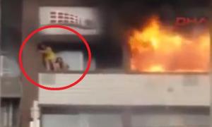 Imagini şocante. Două femei grav rănite, după ce au căzut de la etajul unui hotel cuprins de flăcări (Video)