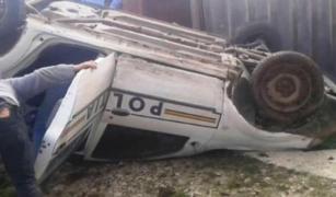 Doi poliţişti din Satu Mare s-au răsturnat cu maşina în drum spre intervenţie, din cauza vitezei