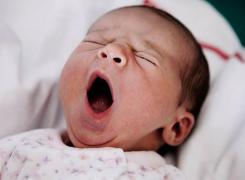 Veşti bune pentru mămici. Plata CASS, eliminată pentru cei care primesc indemnizaţie de creştere a copilului