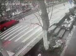 Momentul şocant în care un bărbat este ucis pe loc de un poliţist din Arad care conducea beat (Video)