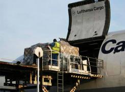 Jaf de 5 milioane de dolari dintr-un avion Lufthansa. Hoţii au furat banii cash în mai puţin de 5 minute