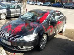 Surpriză neplăcută pentru un şofer din Constanţa care şi-a găsit maşina vandalizată în parcare (Foto)