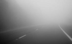 Cod galben de ceaţă în opt judeţe, până la ora 10. Vizibilitatea va scădea şi sub 50 de metri în următoarele ore