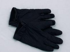 Descoperire macabră! Un bărbat a găsit 54 de mâini tăiate într-o pungă pe malul unui râu (Foto)