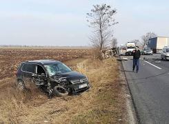 Accident spectaculos în judeţul Ialomiţa. Două SUV-uri s-au făcut praf după un impact devastator (Video)
