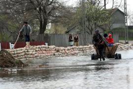 Cod portocaliu de inundaţii pe mai multe râuri din două judeţe. Până când este valabilă avertizarea