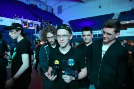 3 liceeni pasionați de inginerie şi robotică sunt invitați la Observatorul Matinal