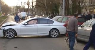 Grav accident rutier în Capitală! Opt autoturisme au fost distruse de un şofer turc