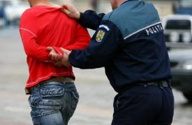 Principalul suspect în cazul bărbatului găsit cu gâtul tăiat în Olt a fost reţinut