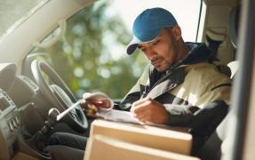 Atenţie, a apărut un nou tip de escrocherie! Hoţii folosesc o metodă ingenioasă cu care fac ravagii printre români. Avertizarea transmisă de Poliţie