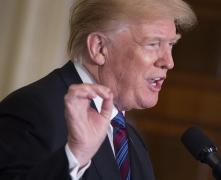 Donald Trump anunţă pe Twitter că atacul în Siria ar putea avea loc "curând sau deloc foarte curând"