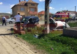 Şapte victime, între care patru copii, într-un accident la Bobota, unde o şoferiţă a virat la stânga fără să se asigure