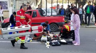 Imagini şocante în Constanţa! O femeie s-a aruncat în faţa maşinii, pe bulevardul Mamaia (Video)