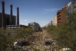Sute de mii de oameni în stradă, la Barcelona. Se cere eliberarea liderilor separatişti catalani arestaţi (video)