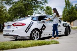 Ford vrea să lanseze primele robo-taxiuri! Producătorul auto american face şi livrări de pizza cu vehicule autonome