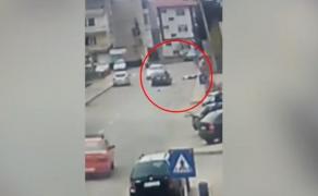 Preot paroh spulberat de un şofer de 22 de ani, pe o trecere de pietoni din Târgu Neamţ. Accidentul, surprins de camerele de supraveghere