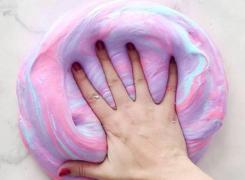 Cum se face slime. Reţeta pentru cea mai căutată jucărie pentru copii