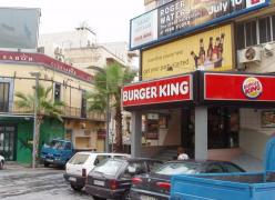 Managerul român al unui restaurant Burger King din Malta a furat banii angajaţilor